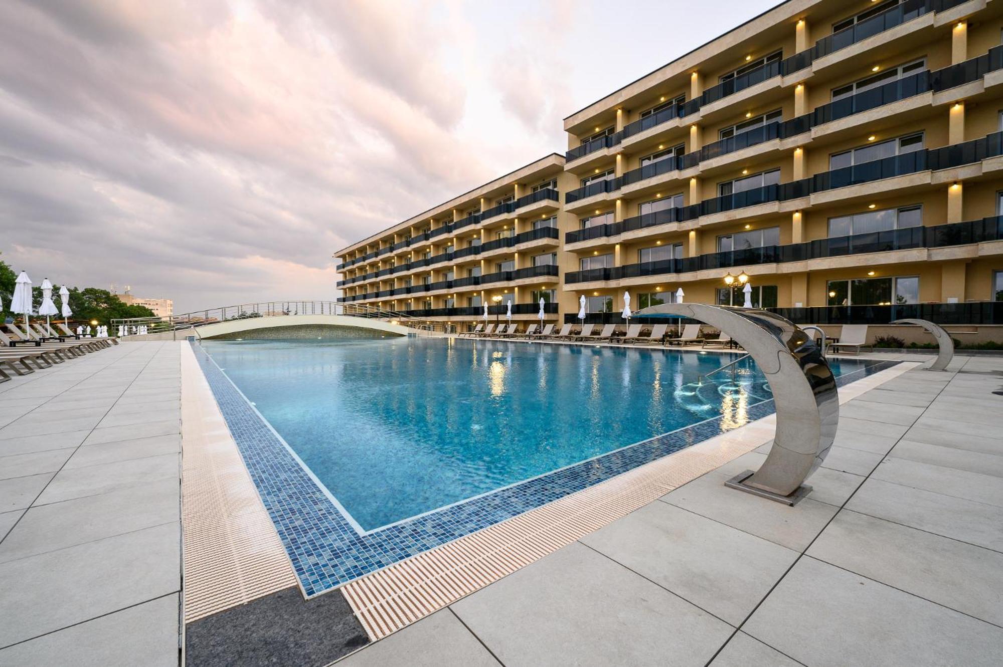 Empire Balneo & Spa Hotel Chissarja Exterior foto